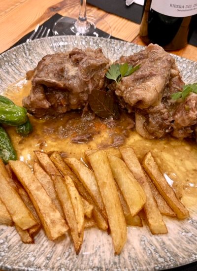 Rabo de toro estofado en Puerto Noble Taberna