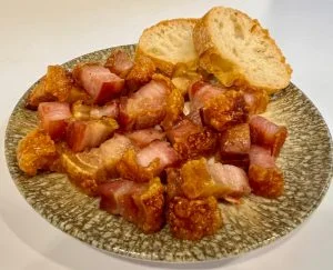 Torreznos de Soria en el bar de tapas Puerto Noble Taberna, Conde de Casal